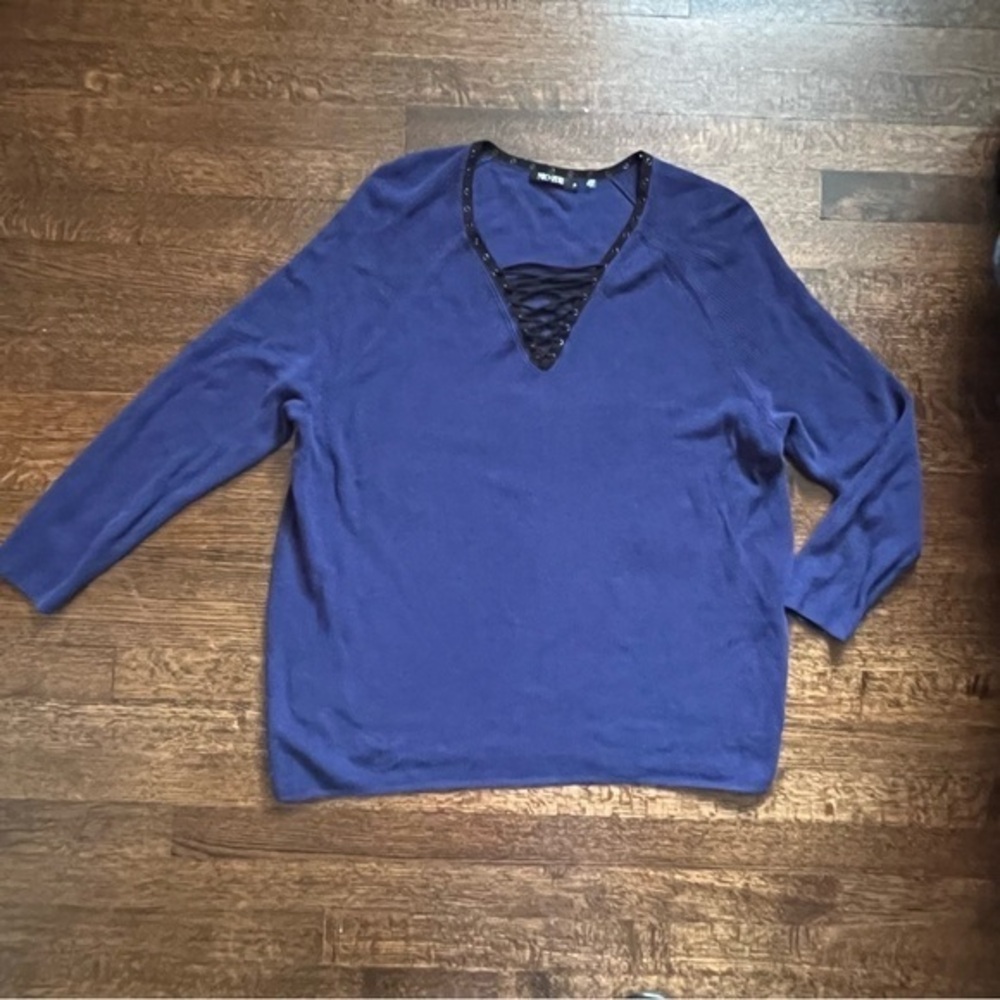 Nic+Zoe size 1X blue with black trim lace front sweater